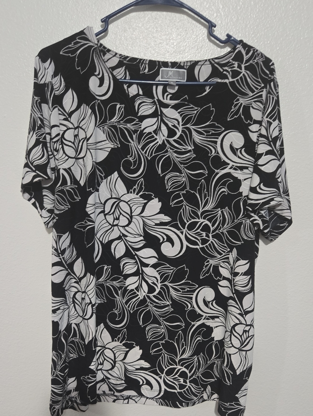 JM Collection Black and White Floral Short Sleeve Top